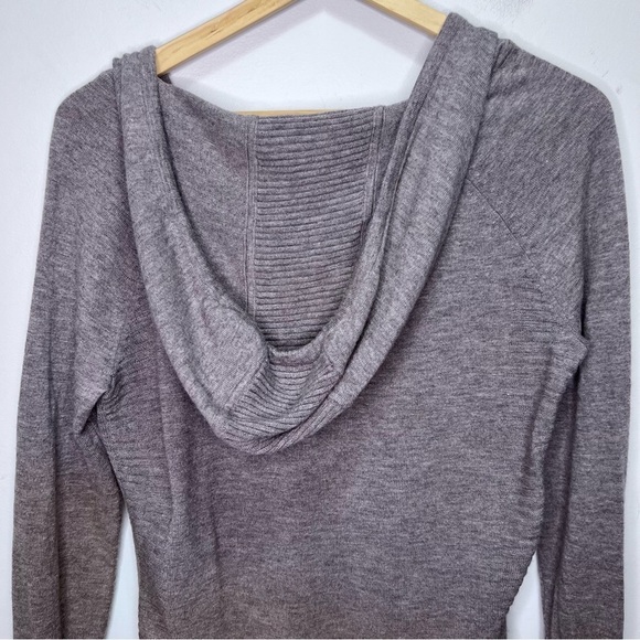 Athleta Merino Wool Tunic Hooded Vneck Thumbholes Size Small - Picture 7 of 11